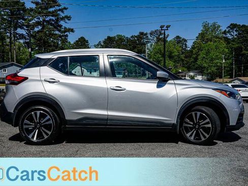 Used 2019 Nissan Kicks SV image 2