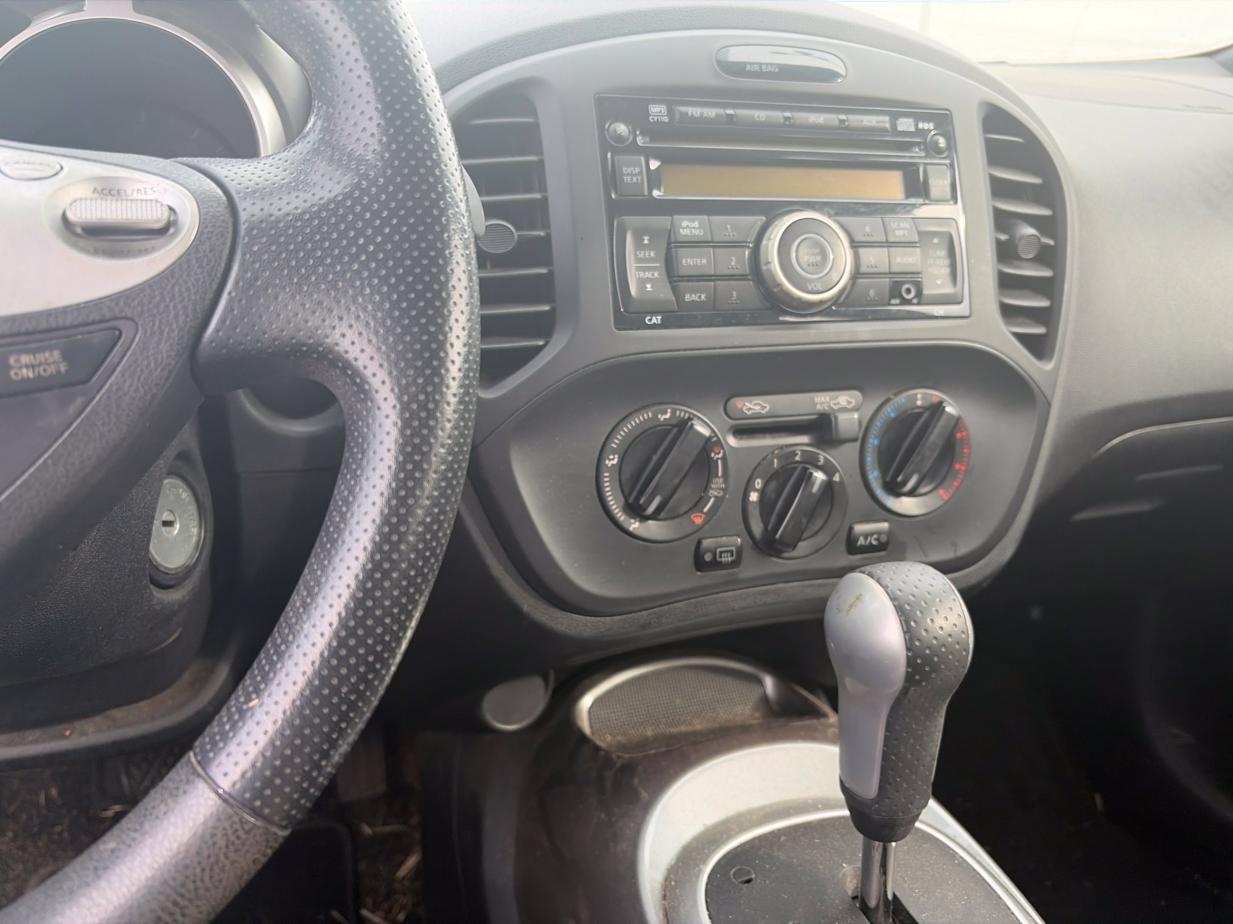 Used 2013 Nissan Juke S FWD image 14