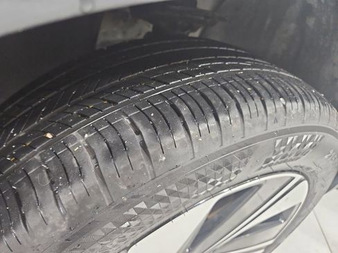 Used 2024 Volkswagen Taos SE image 30