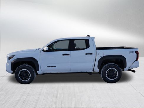 Used 2024 Toyota Tacoma TRD Off-Road image 4