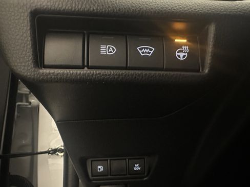 Used 2025 Toyota Prius Plug-In Hybrid image 29