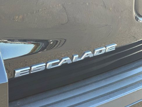Used 2018 Cadillac Escalade ESV Premium Luxury image 53