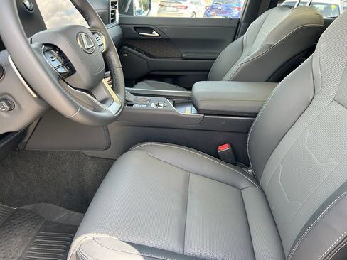 Used 2026 Lexus GX 550 w/ Accessory Package (2T) AWD/4WD image 11