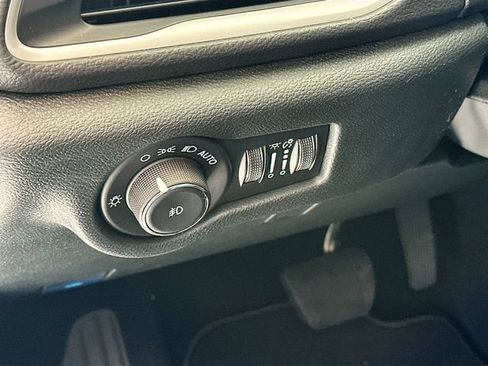 New 2026 Chrysler Pacifica Select image 11