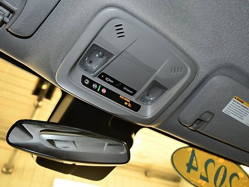 Used 2024 Chevrolet Malibu LT image 25