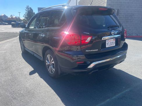 Used 2017 Nissan Pathfinder S image 4