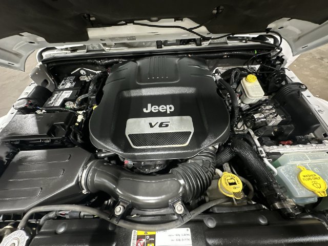 Used 2014 Jeep Wrangler Unlimited Sahara w/ Mopar Chrome Edition Group AWD/4WD image 22