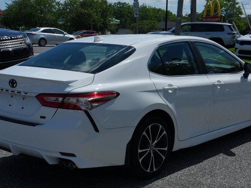 Used 2020 Toyota Camry SE FWD image 5