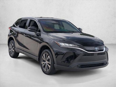 Certified 2022 Toyota Venza LE AWD/4WD image 3