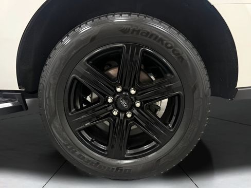 Used 2020 Ford Expedition XLT w/ Equipment Group 202A AWD/4WD image 30