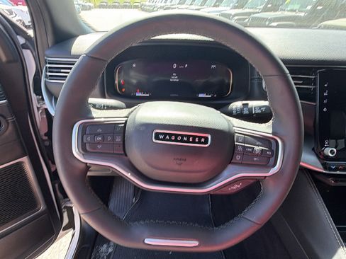 Certified 2025 Jeep Wagoneer 4WD w/ Convenience Group I image 29