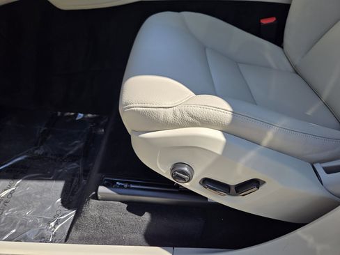 Certified 2025 Volvo XC90 B5 Plus w/ Protection Package Premier image 28