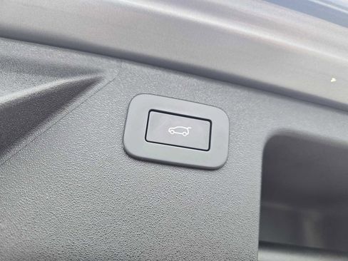 Used 2024 Land Rover Discovery Sport S image 18