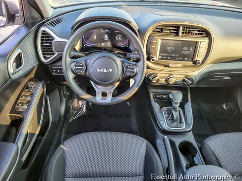 Used 2025 Kia Soul LX w/ LX Technology Package FWD image 13