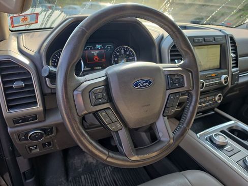 Used 2018 Ford Expedition XLT w/ Equipment Group 202A AWD/4WD image 4