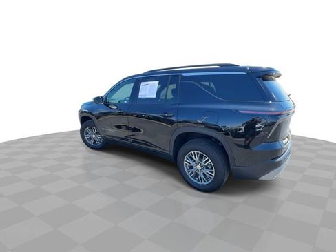 Used 2025 Chevrolet Traverse LT FWD image 6