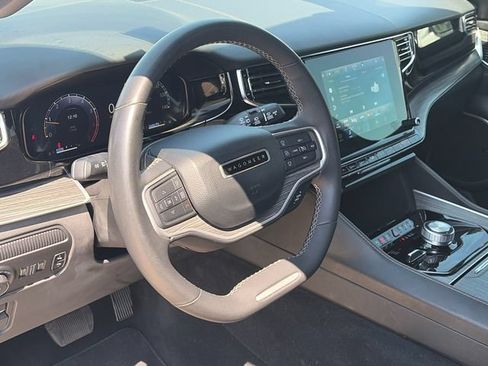 Used 2024 Jeep Wagoneer L Series II w/ Flexible Seating Group AWD/4WD image 15