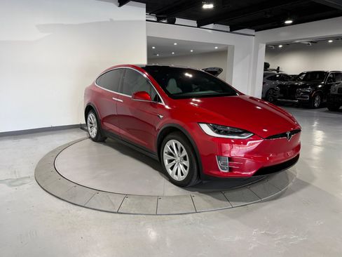 Used 2018 Tesla Model X 75D AWD/4WD image 7