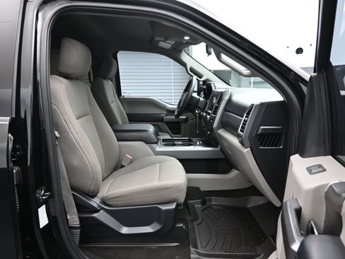 Used 2017 Ford F350 XLT w/ XLT Premium Package image 12