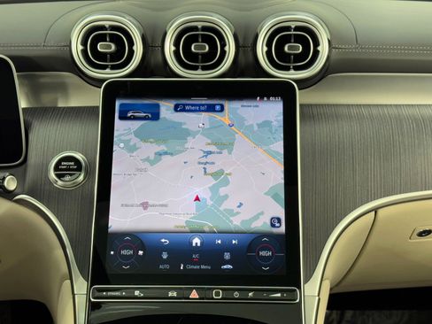 Used 2025 Mercedes-Benz GLC 300 4MATIC image 27