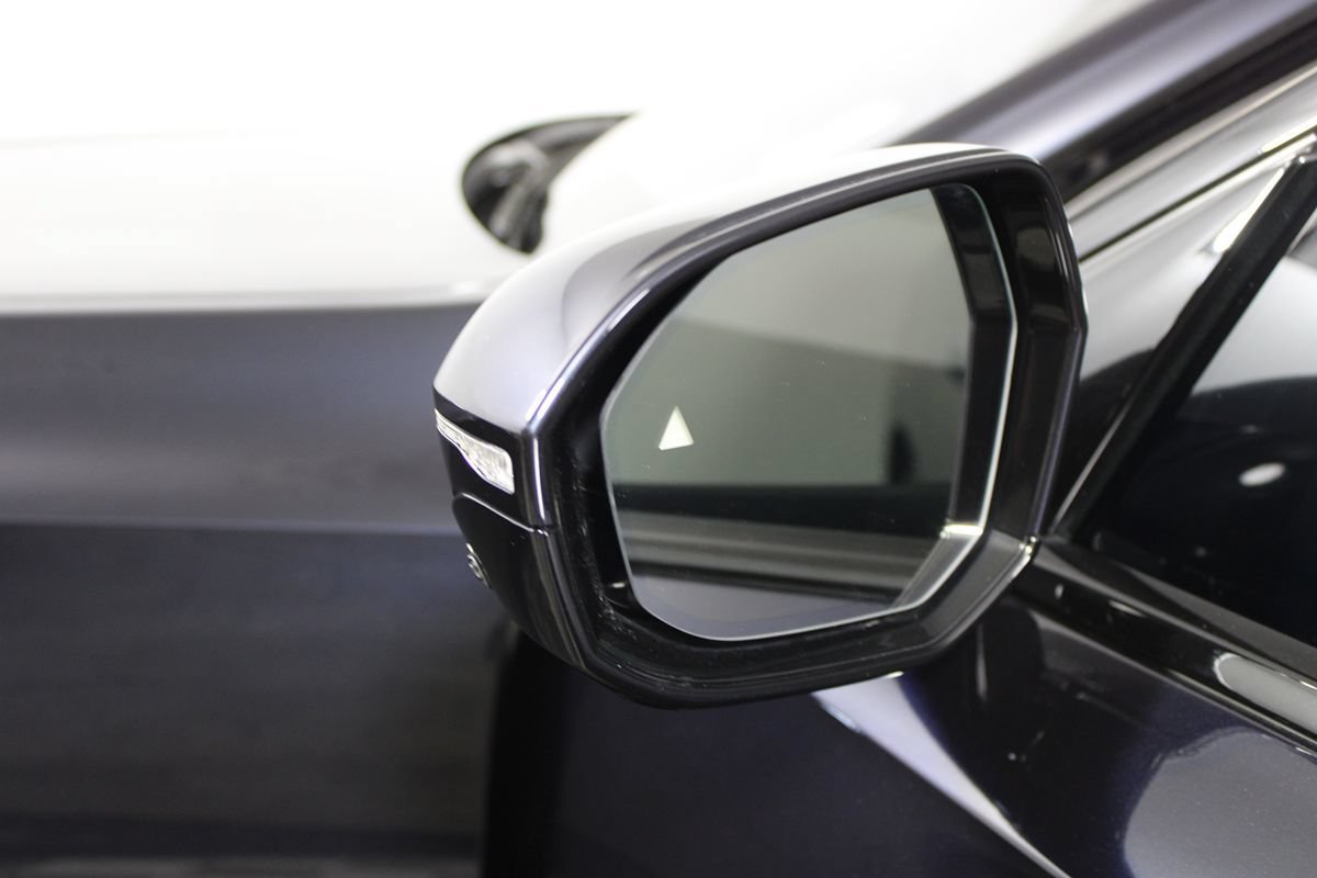 Used 2023 BMW i7 xDrive60 AWD/4WD image 9
