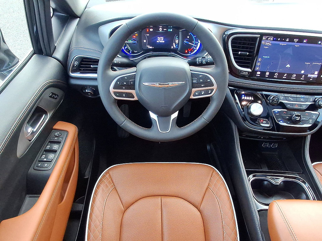 Used 2025 Chrysler Pacifica Pinnacle FWD image 27
