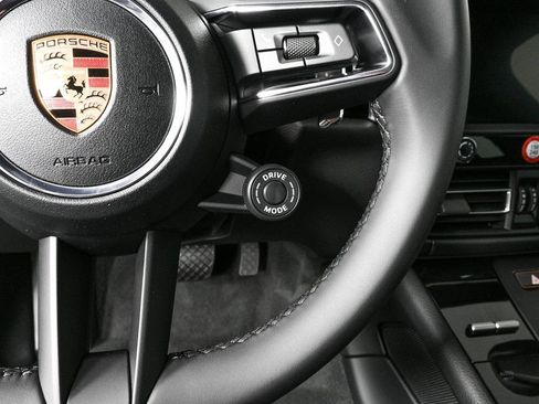 Certified 2026 Porsche Macan image 11