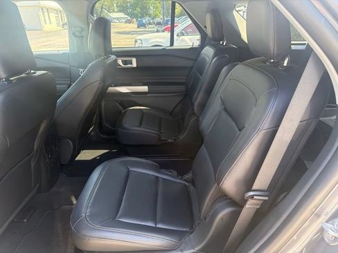 Used 2023 Ford Explorer XLT w/ Equipment Group 202A AWD/4WD image 18
