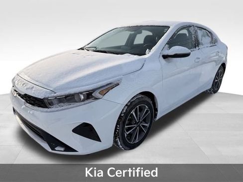 Used 2023 Kia Forte LXS w/ LXS Technology Package image 3