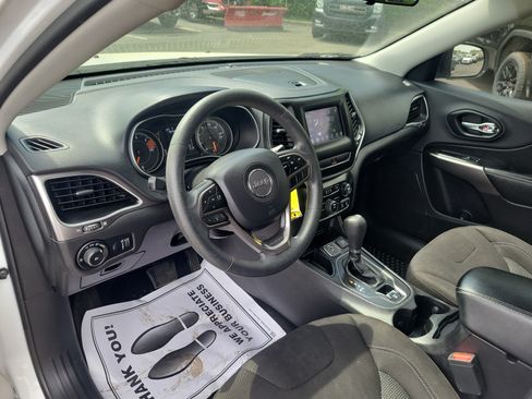 Used 2019 Jeep Cherokee Latitude w/ Popular Appearance Group FWD image 19