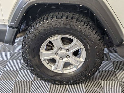 Used 2022 Jeep Wrangler Unlimited Sport w/ Sun And Sound Package AWD/4WD image 8