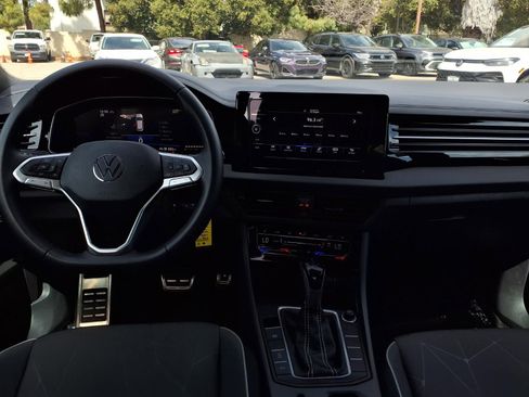 Used 2025 Volkswagen Jetta Sport image 21