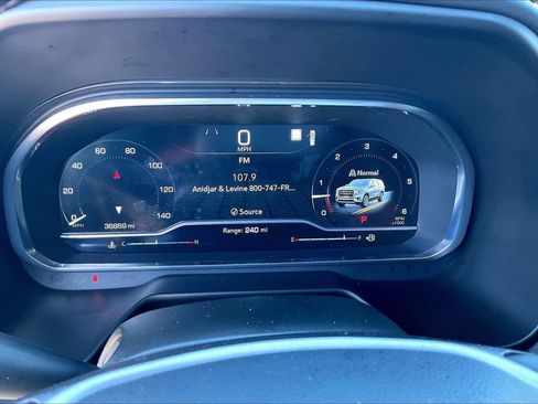 Used 2023 GMC Yukon SLT RWD image 13