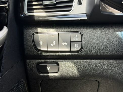 Used 2018 Kia Niro EX w/ EX Premium Package FWD image 36