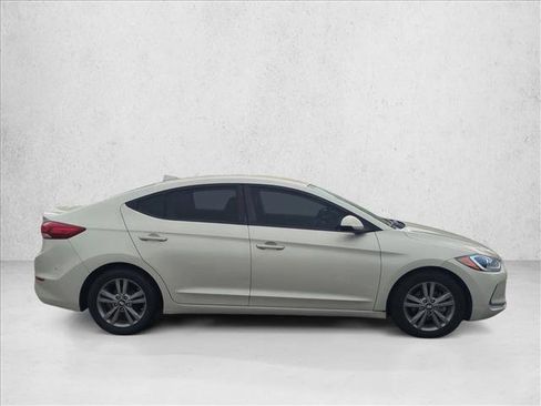 Used 2017 Hyundai Elantra SE image 4