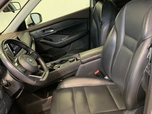 Used 2021 Nissan Rogue SV w/ Premium Package image 17