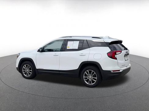 Used 2024 GMC Terrain SLT AWD/4WD image 10