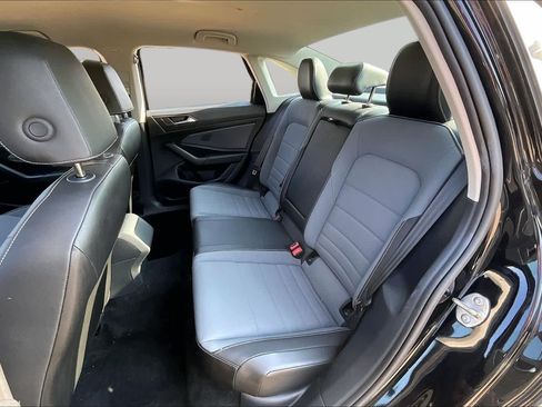Used 2025 Volkswagen Jetta SE FWD image 17