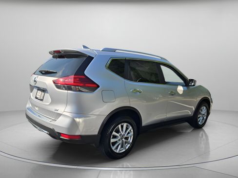 Used 2017 Nissan Rogue SV FWD image 5