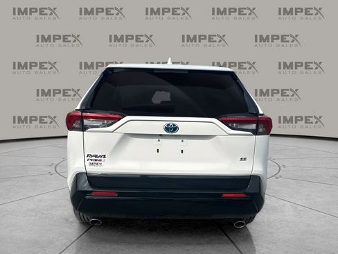 Used 2021 Toyota RAV4 SE image 4