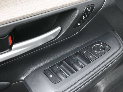 Used 2025 Toyota Grand Highlander AWD image 14
