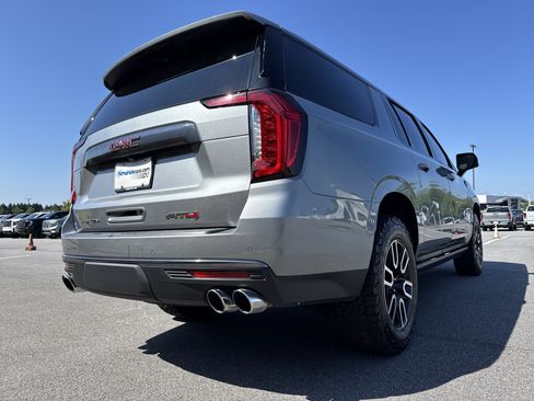 Used 2023 GMC Yukon XL AT4 w/ AT4 Premium Package AWD/4WD image 10