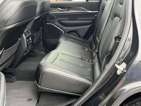 Used 2023 Jeep Grand Cherokee Limited AWD/4WD image 16