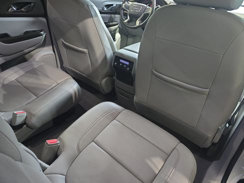 Used 2020 GMC Acadia SLT FWD image 11