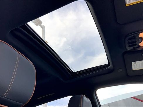 Used 2024 GMC Canyon AT4 w/ Technology Package image 14