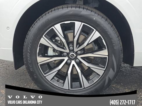Certified 2025 Volvo XC60 B5 Plus AWD/4WD image 9