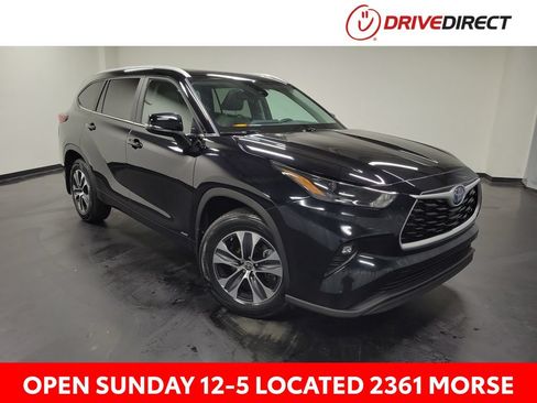 Used 2023 Toyota Highlander XLE AWD/4WD image 1