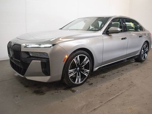 Certified 2023 BMW 760i xDrive w/ Executive Package AWD/4WD image 8