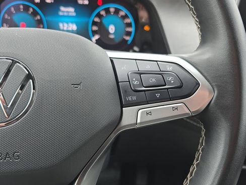 Used 2025 Volkswagen Atlas Cross Sport SE image 21