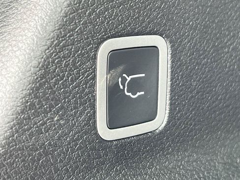 Used 2026 Chrysler Pacifica Select AWD/4WD image 32